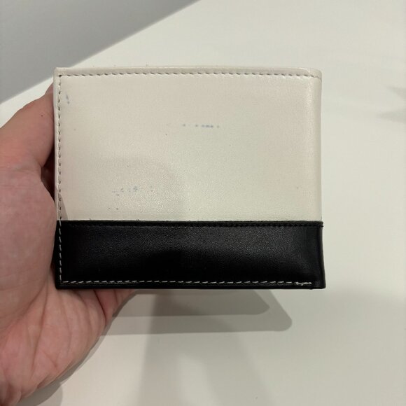 Guess Men's Wallet in White and Black Leather - Picture 2 of 3